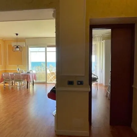 Turistico Fronte Mare Apartment *